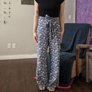 Flowy wide leg floral pants with tie waist
